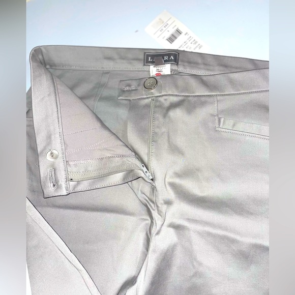 Laura | NWT Light Grey Ankle Capris Pants - Picture 6 of 11